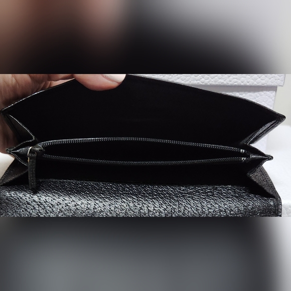 GUCCI G Hardware with Hook Black Pebble Grain Wallet - Picture 11 of 16